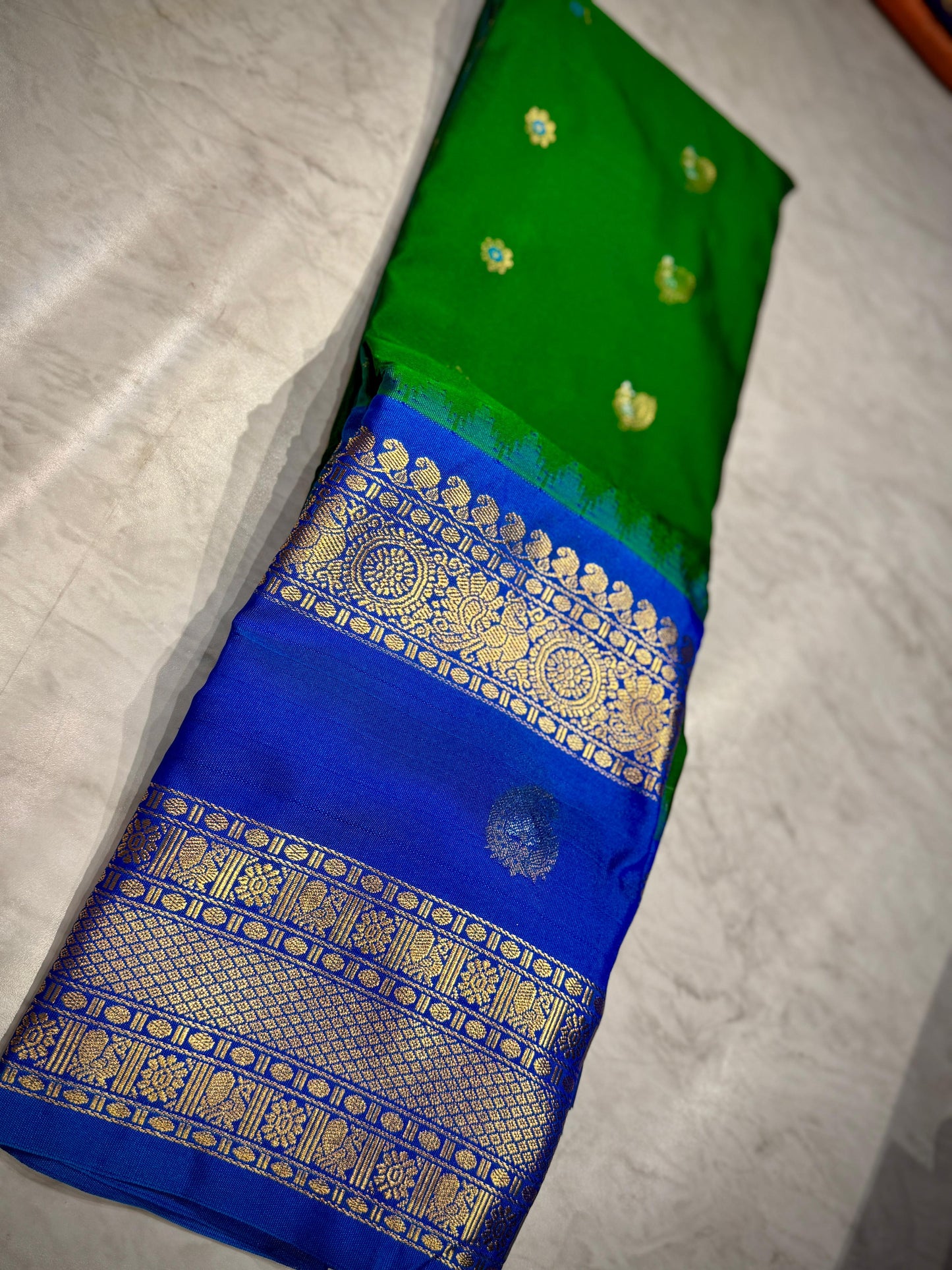 Kanchi Gadwal Pattu Saree