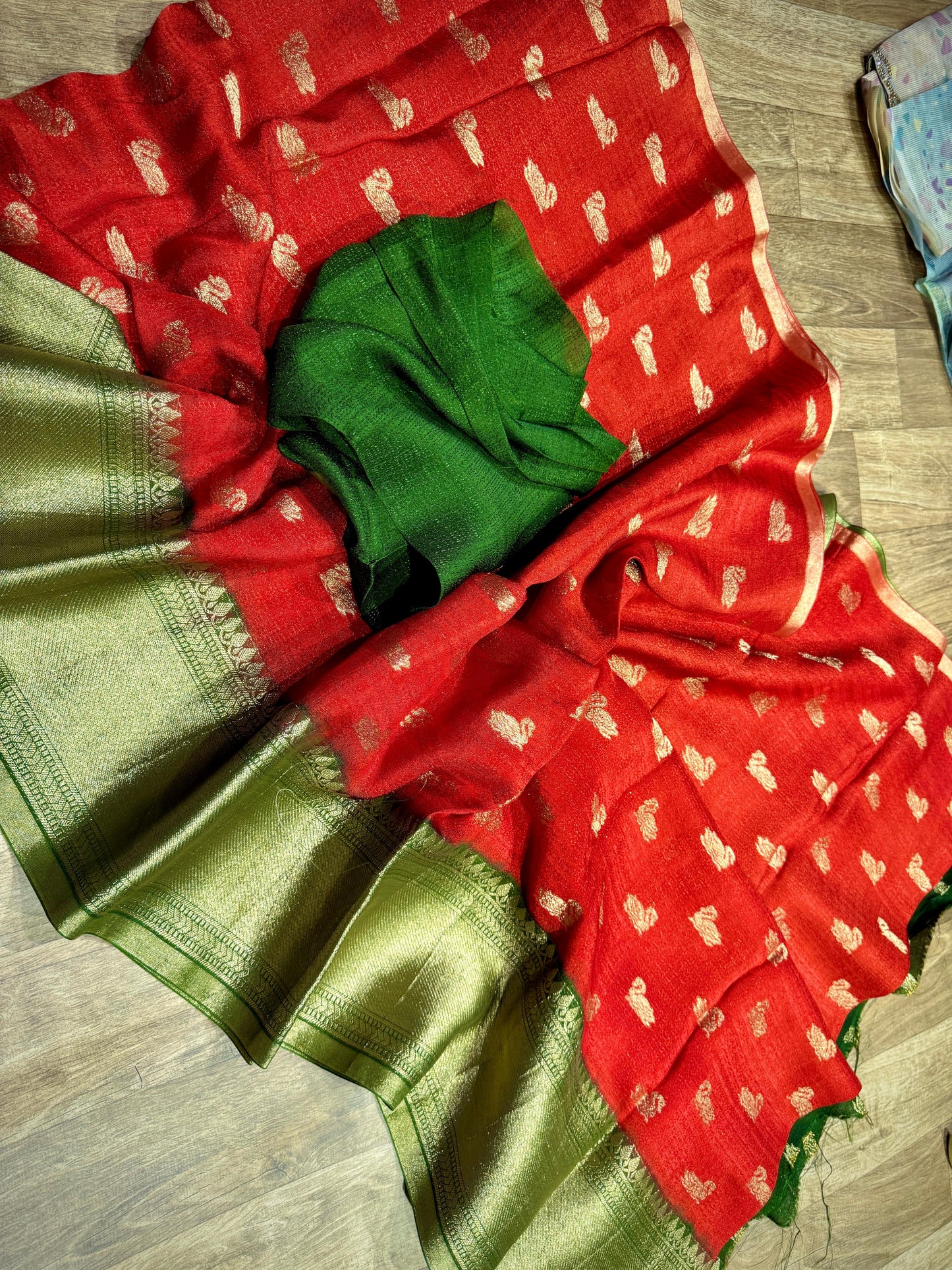 Pettubadi Sarees For Gifting