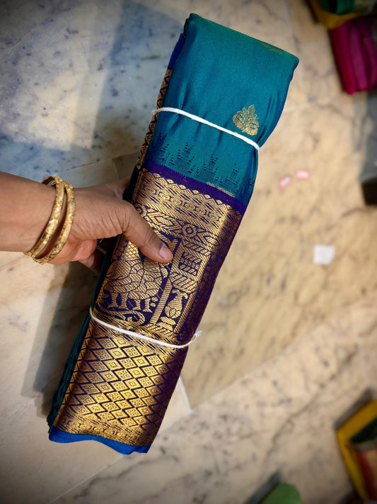 Kanchi Gadwal Pattu Saree